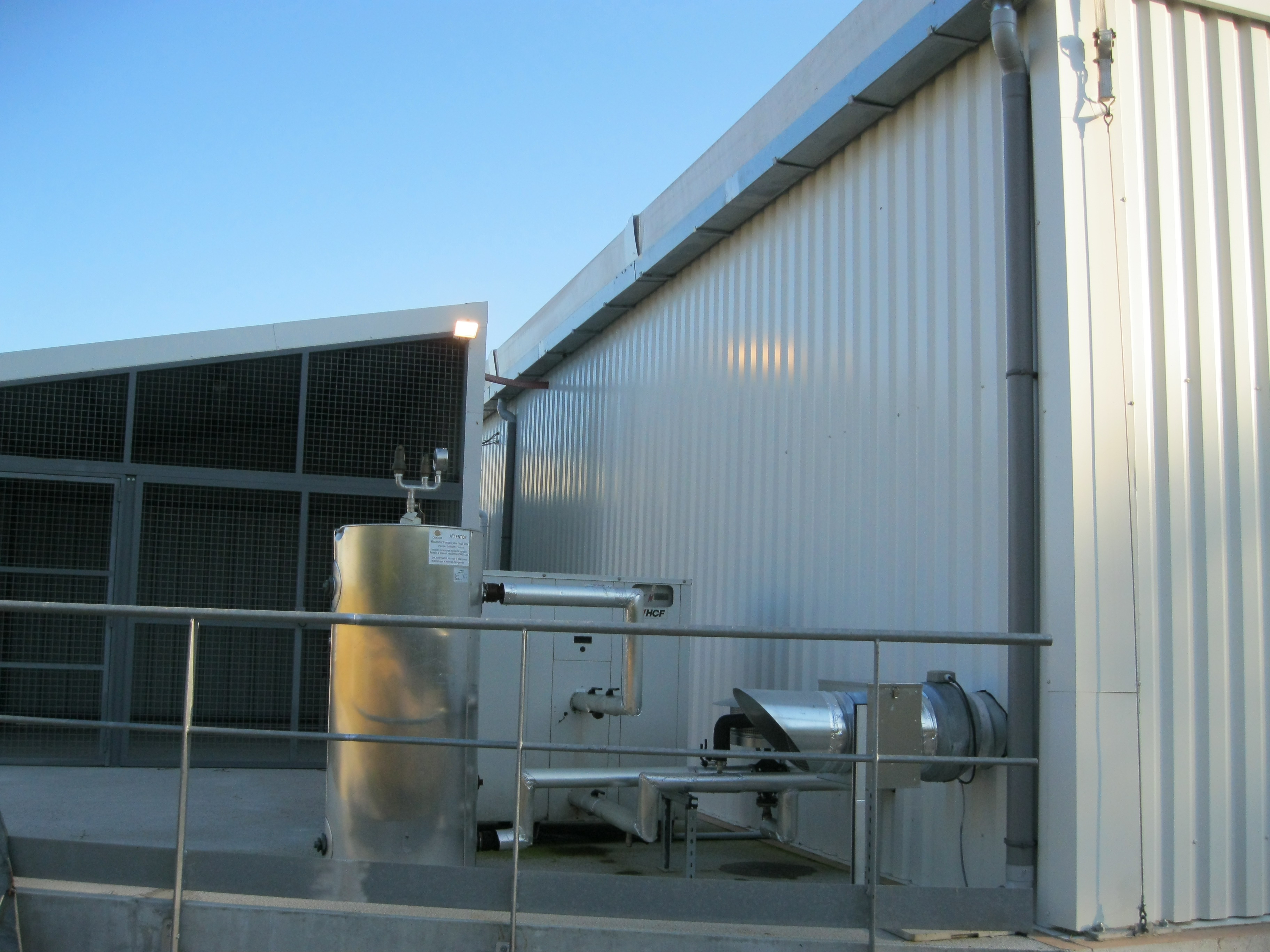 Demountable building for cold storage